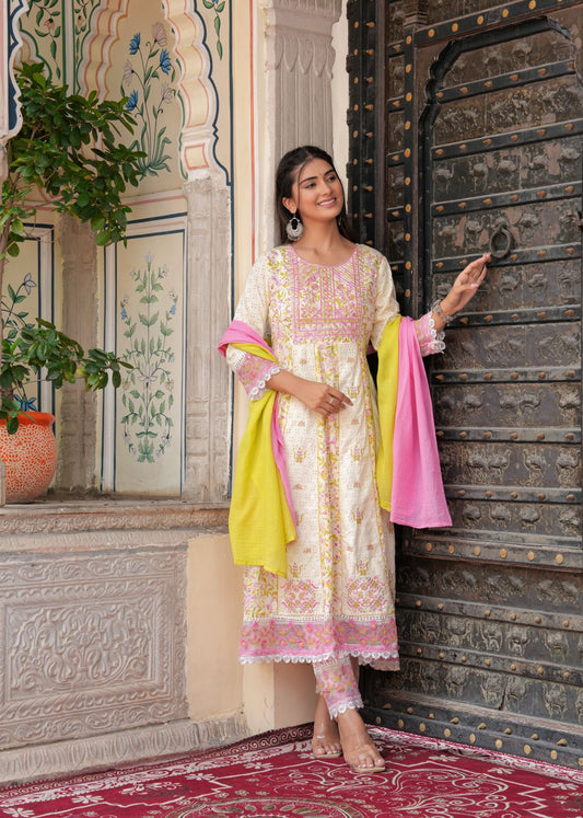 Women Kurta Pant Dupatta Set